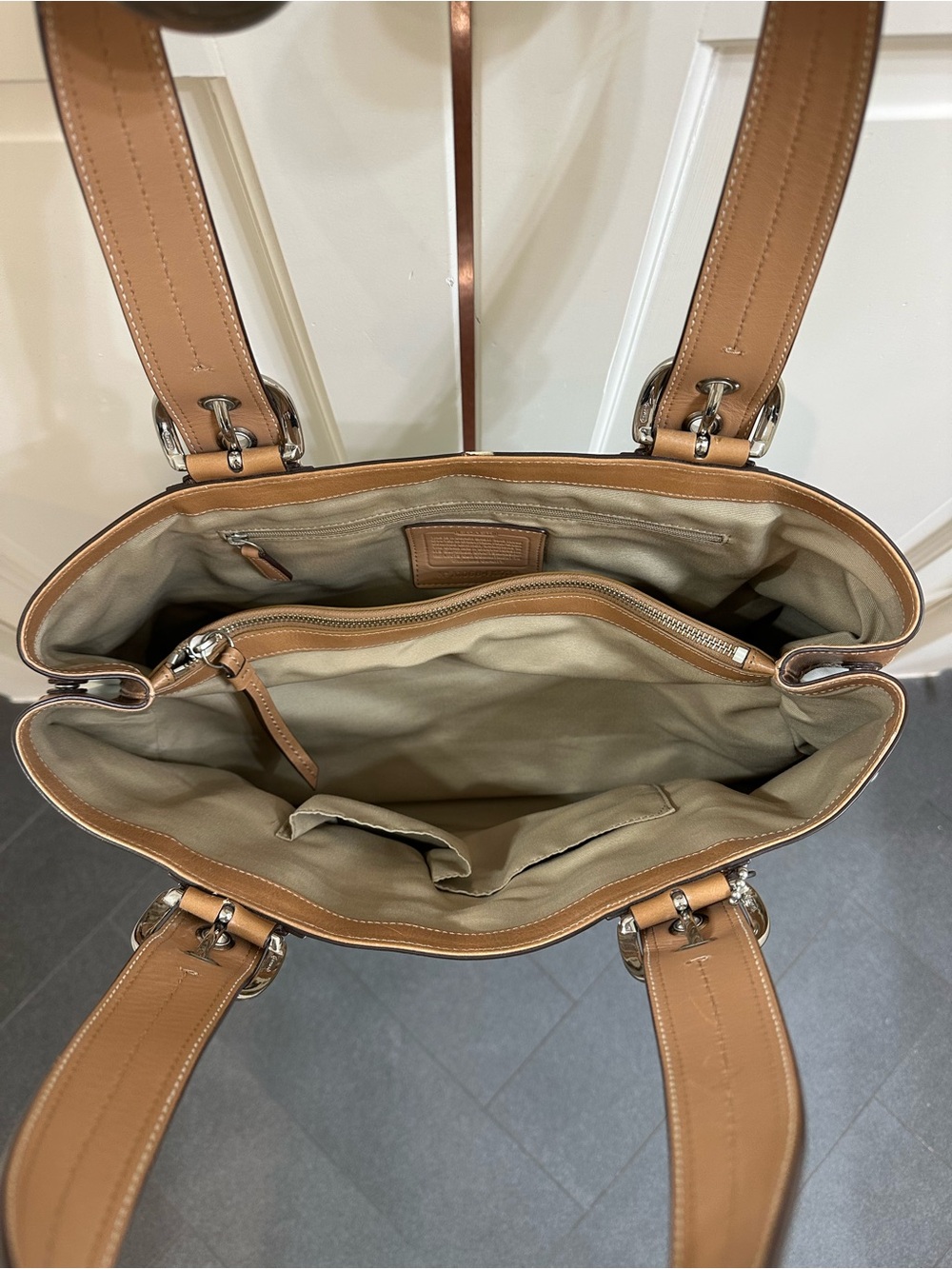 Coach White and Tan Leather Soho Pleated Tote F13733 - Picture 5 of 6